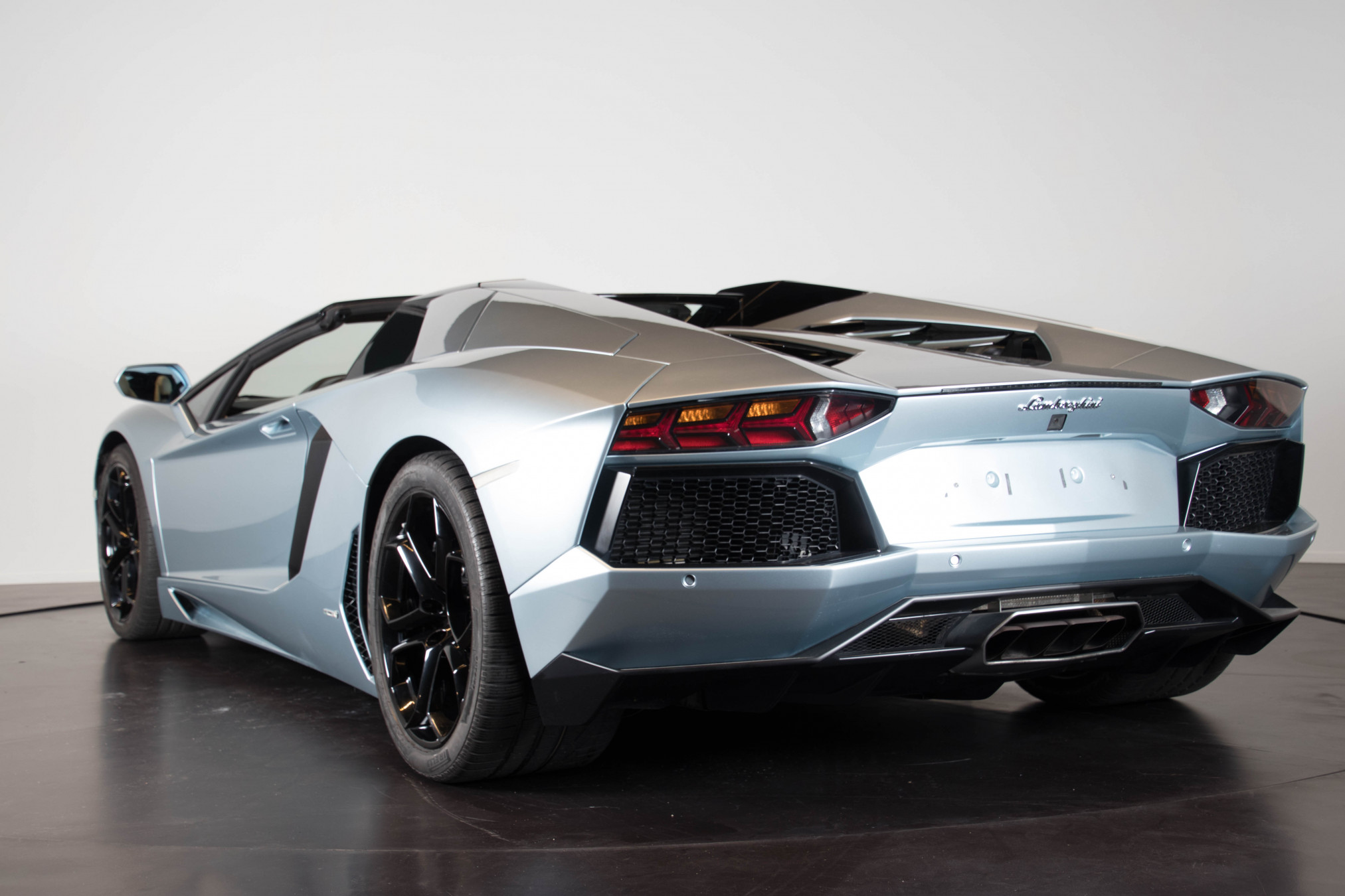 2014 Lamborghini Aventador Roadster 3