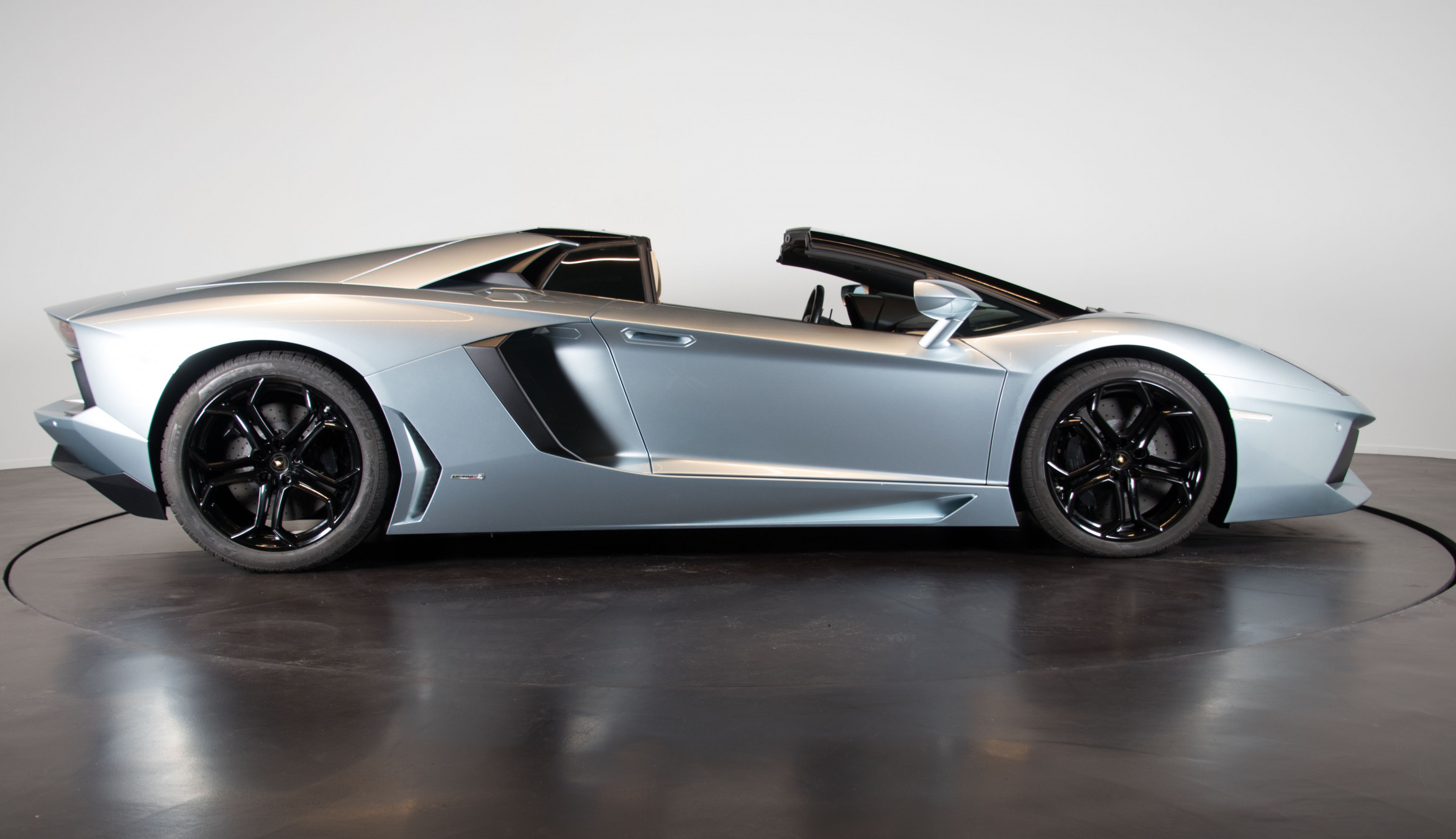 2014 Lamborghini Aventador Roadster 5