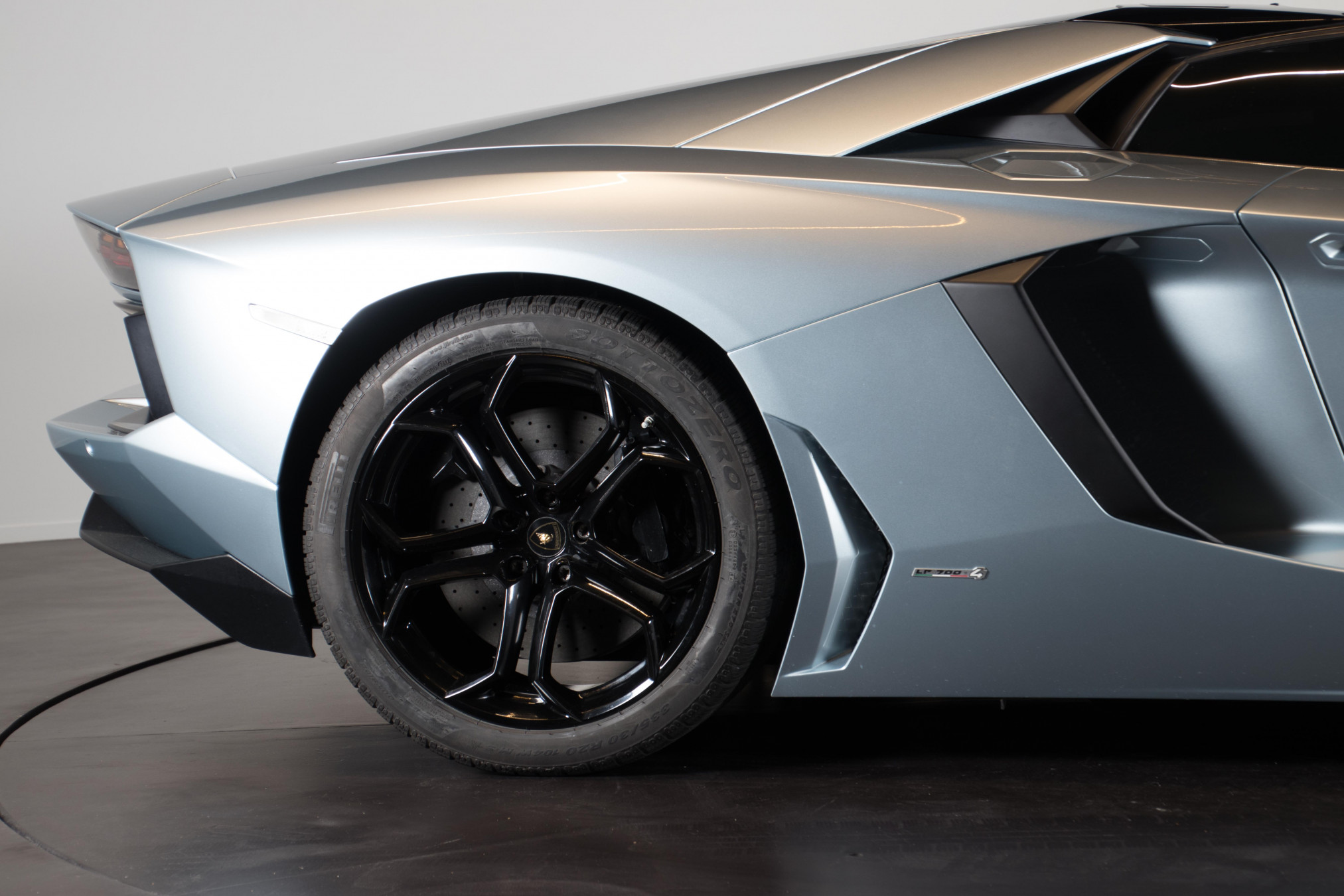 2014 Lamborghini Aventador Roadster 25