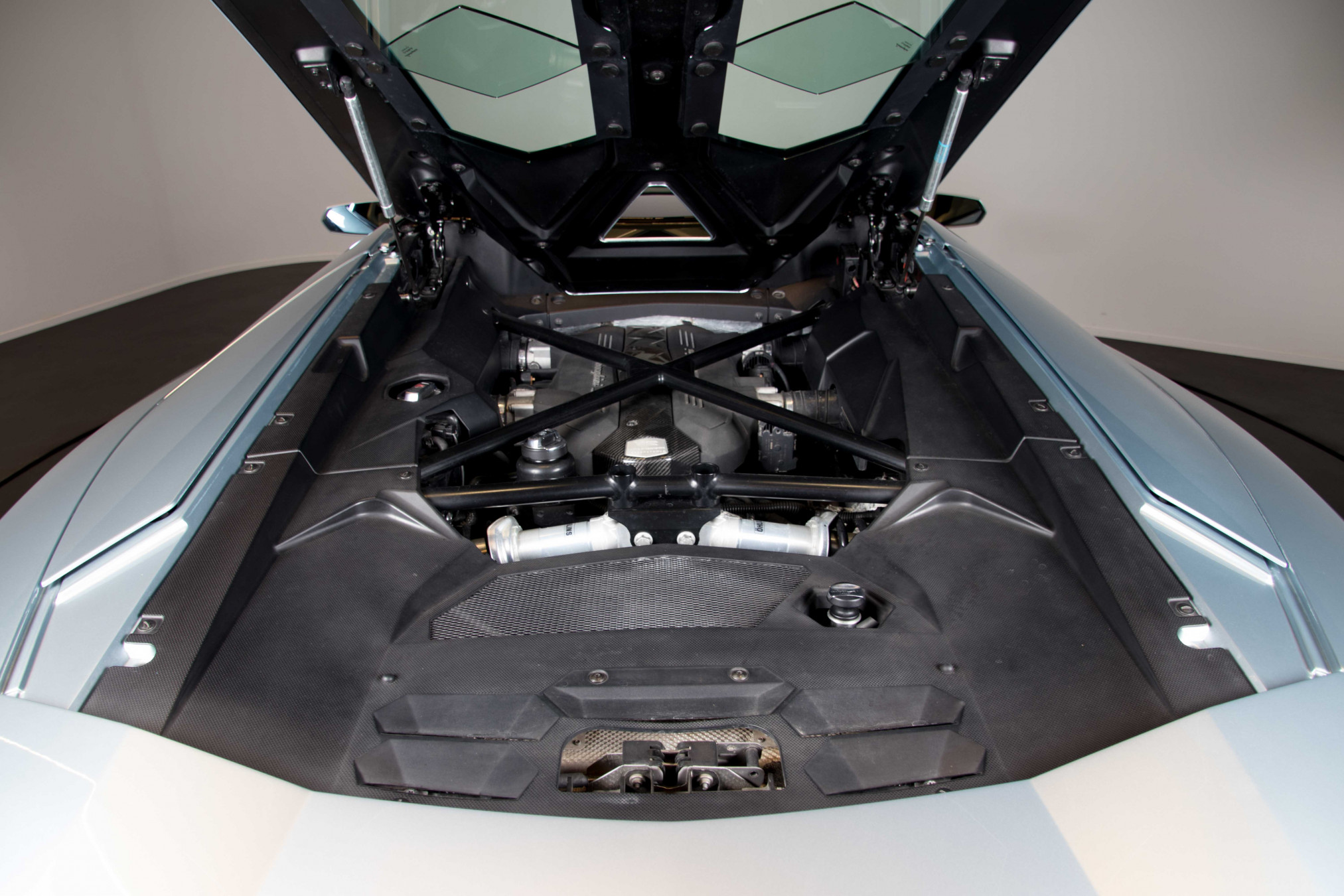 2014 Lamborghini Aventador Roadster 16