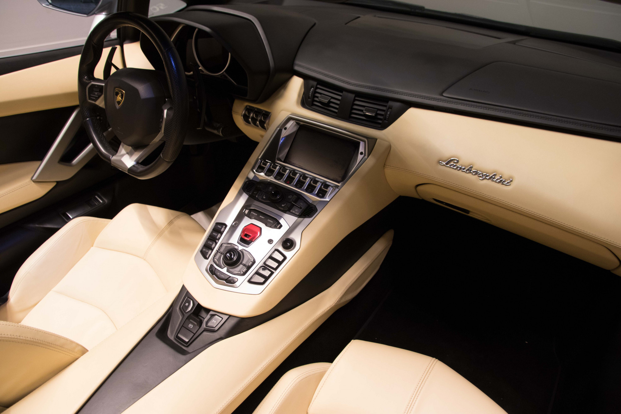 2014 Lamborghini Aventador Roadster 10