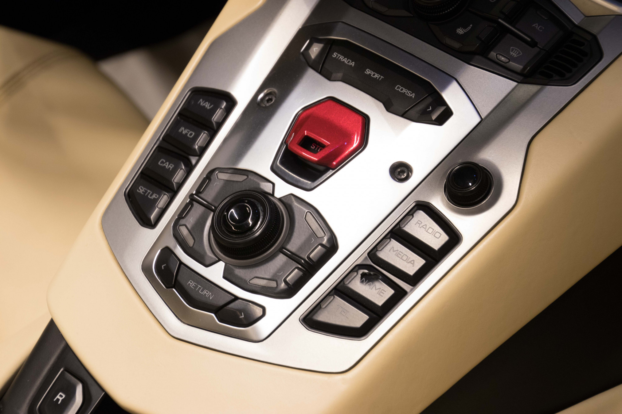 2014 Lamborghini Aventador Roadster 12