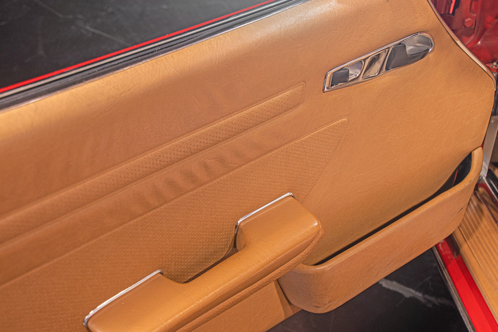 1985 Mercedes-Benz SL 560 28