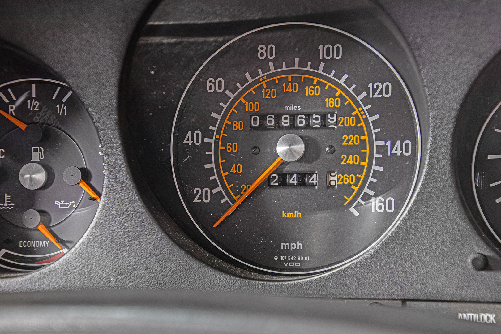 1985 Mercedes-Benz SL 560 34