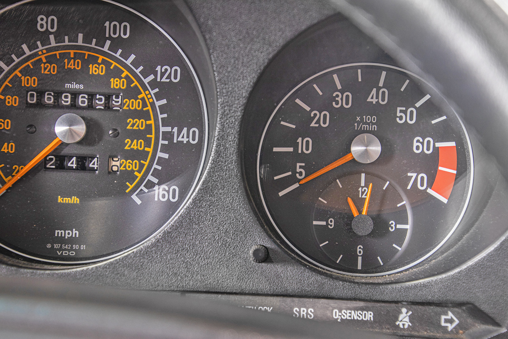 1985 Mercedes-Benz SL 560 36