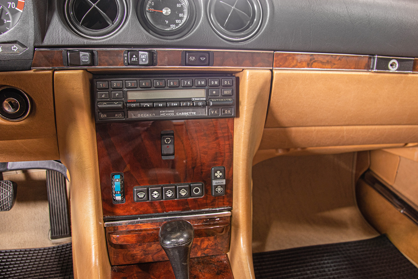 1985 Mercedes-Benz SL 560 40