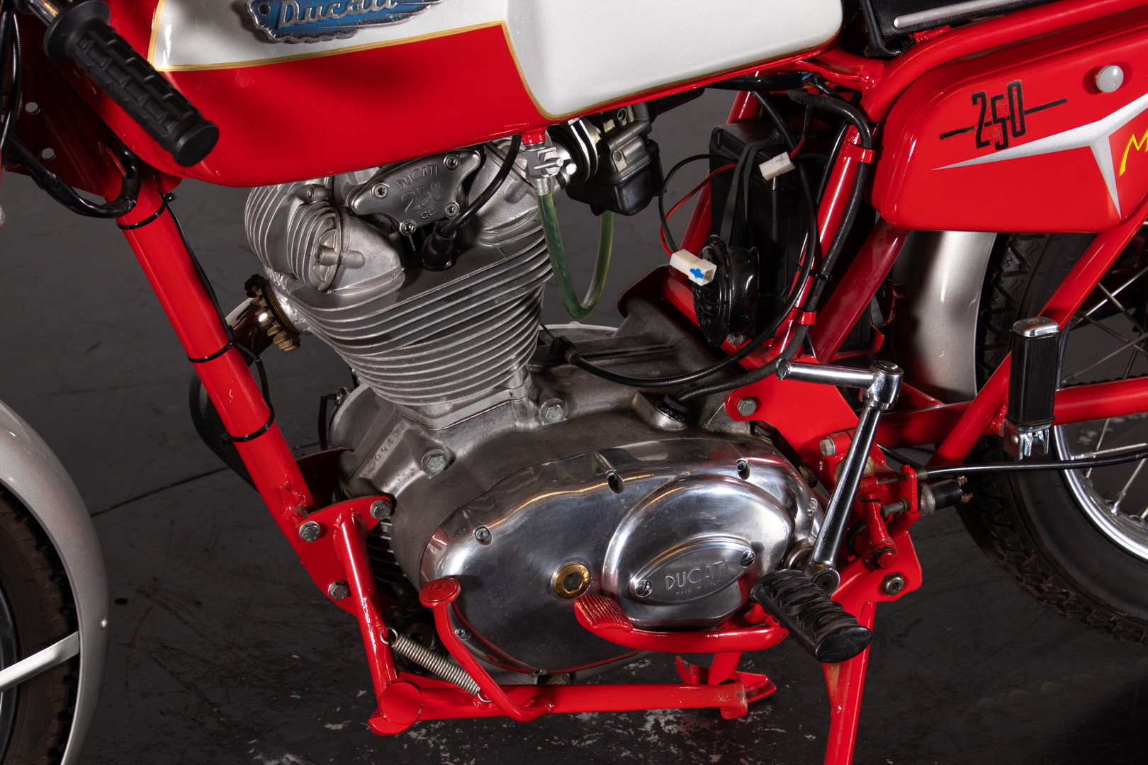 1969 Ducati 250 13
