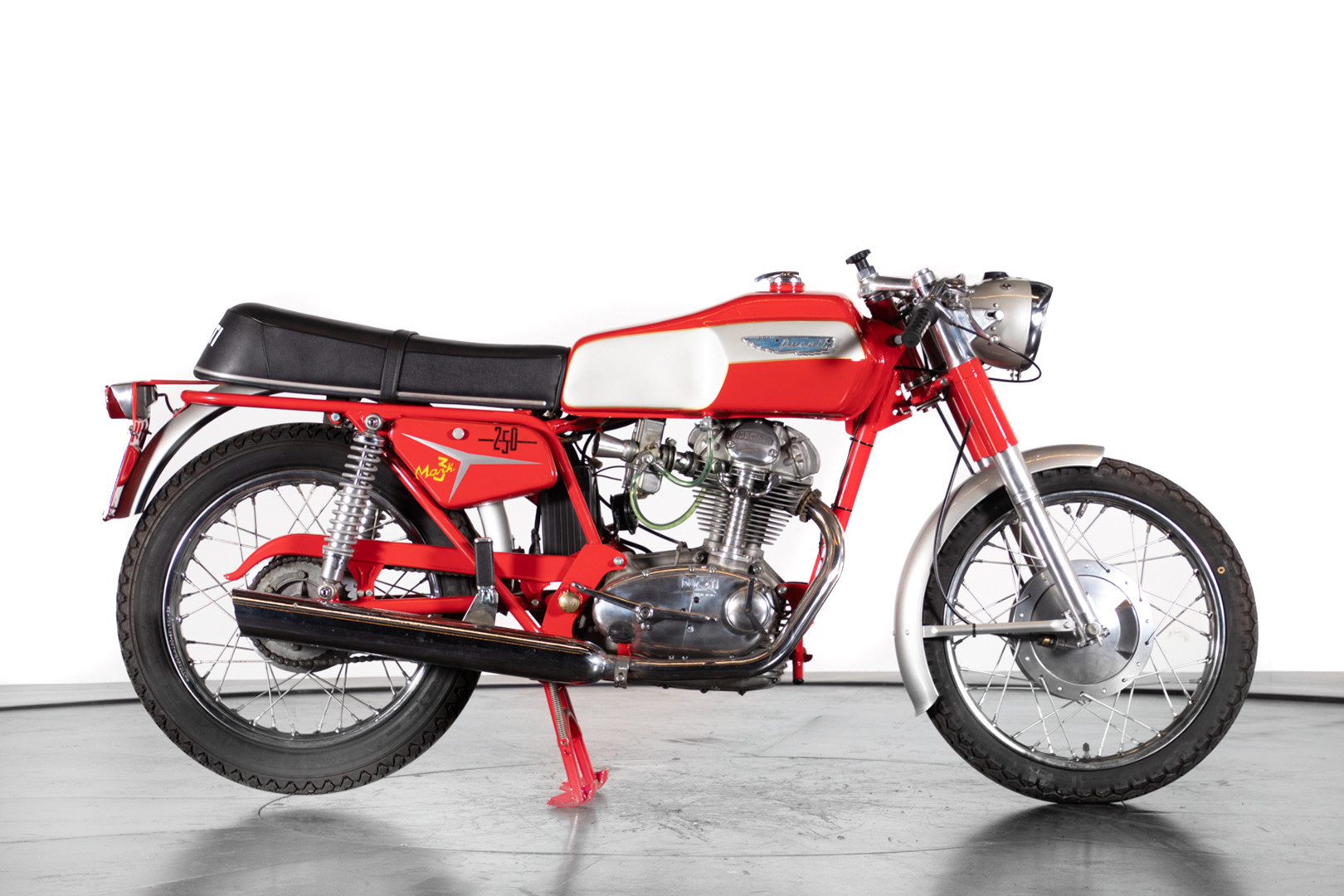 1969 Ducati 250 2