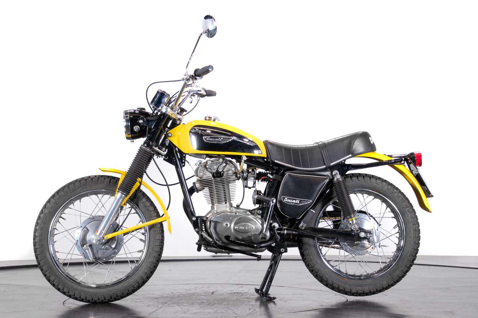 1969 Ducati Scrambler DM 450 Ducati Motorky Ruote da Sogno