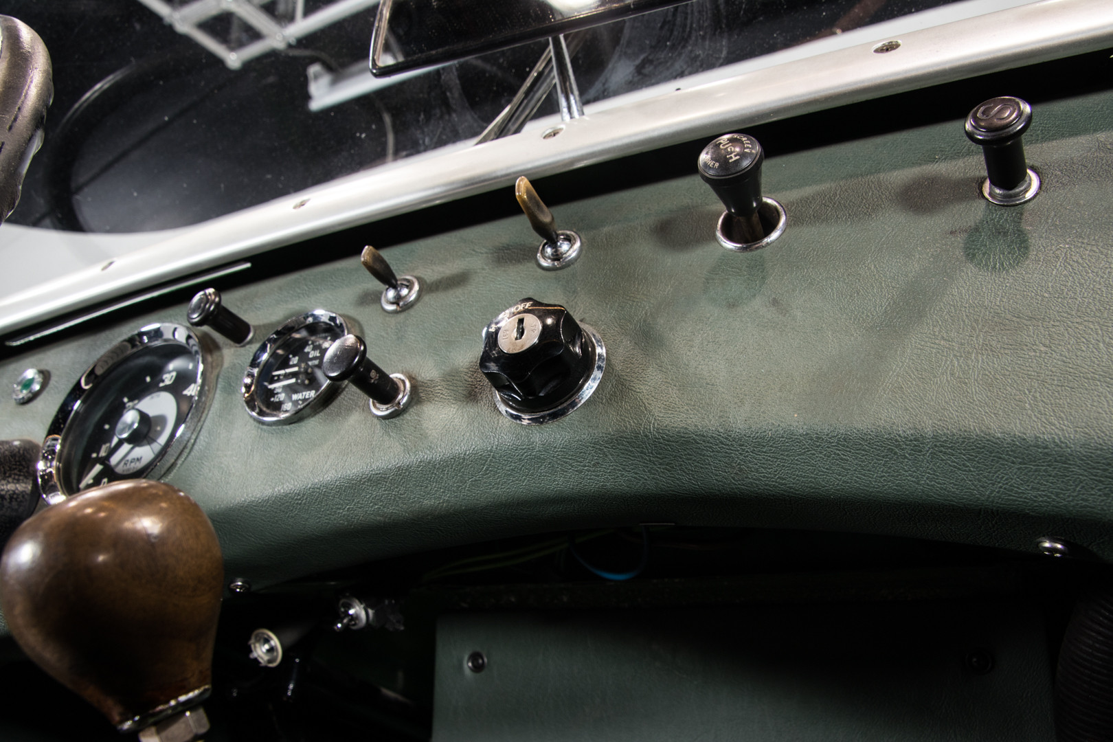 1960 AUSTIN-HEALEY SPRITE FROG EYE 34