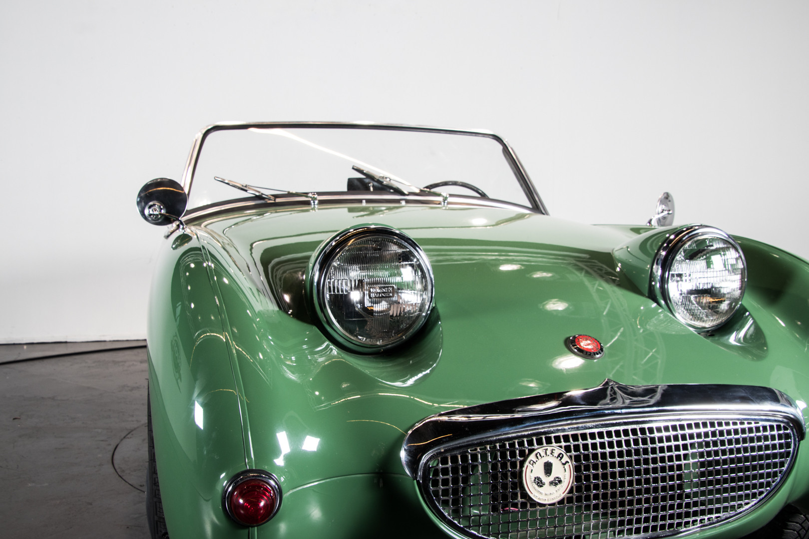1960 AUSTIN-HEALEY SPRITE FROG EYE 17