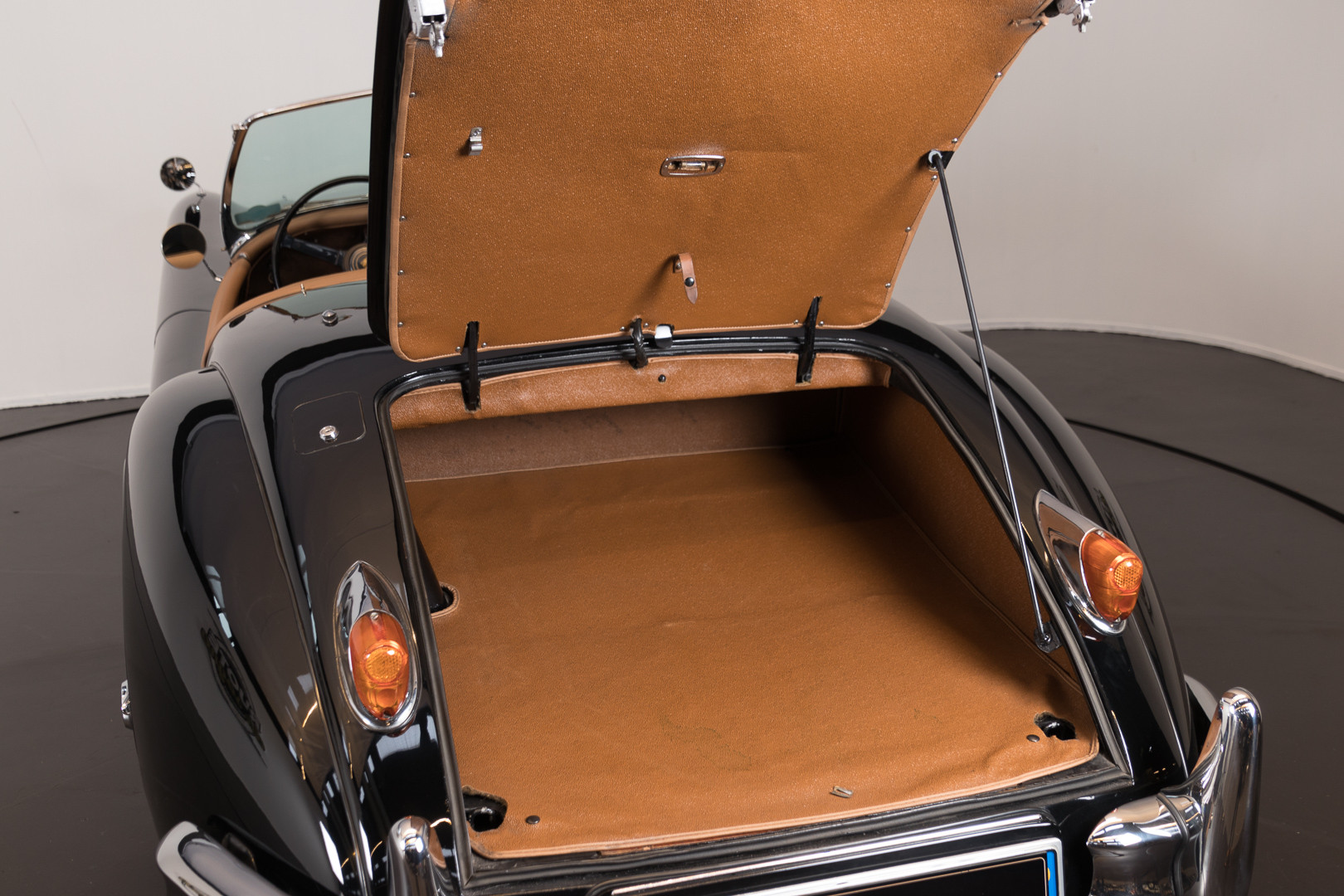 1955 Jaguar XK140 Roadster OTS 16