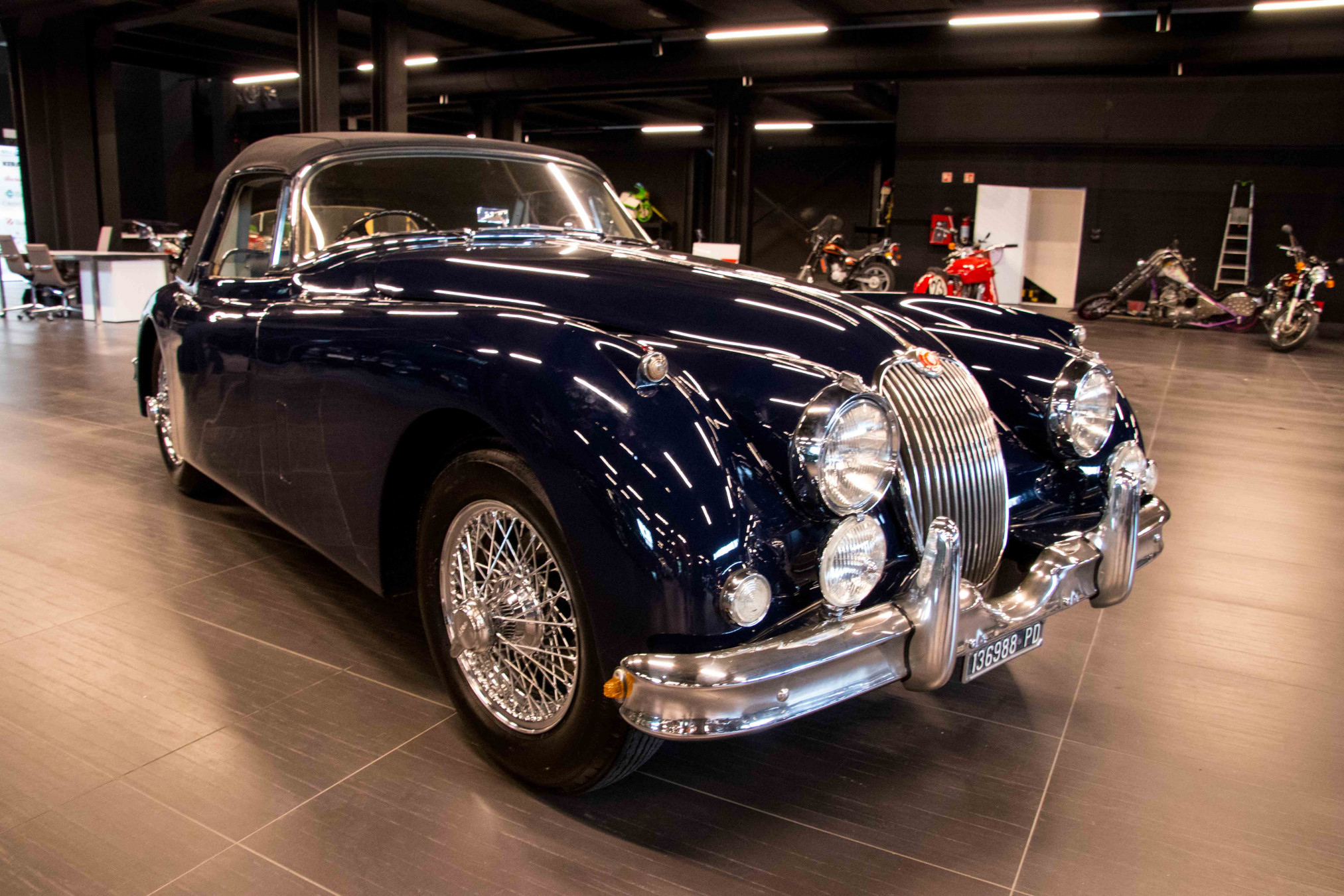 products/JAG00005/JAG0005-2.jpg 1961 Jaguar XK150 DHC 1