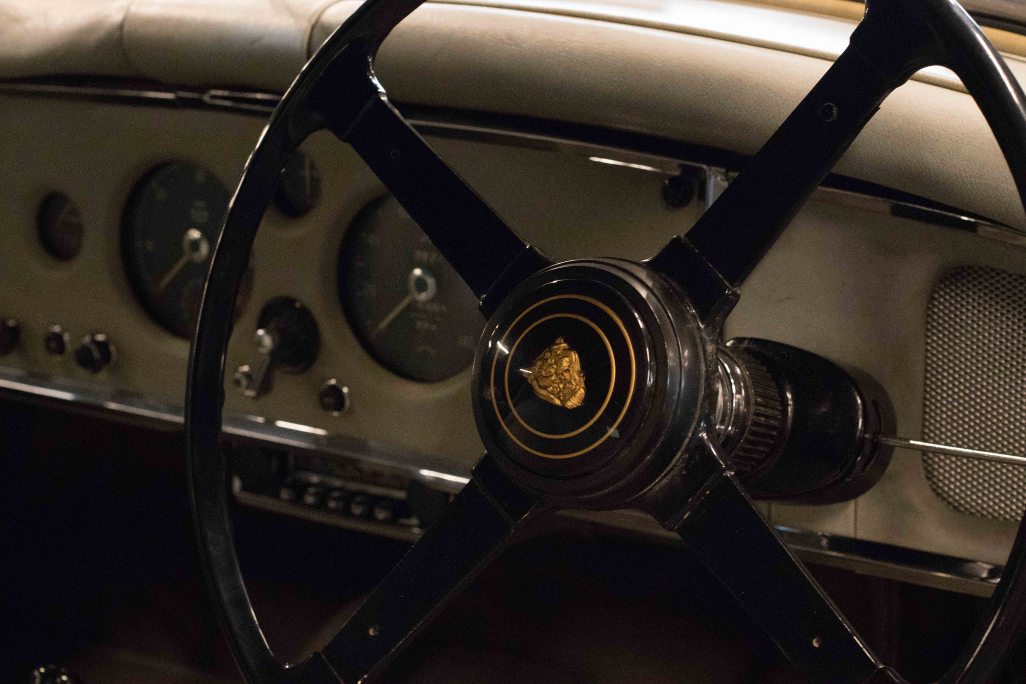products/JAG00005/JAG0005-24.jpg 1961 Jaguar XK150 DHC 19