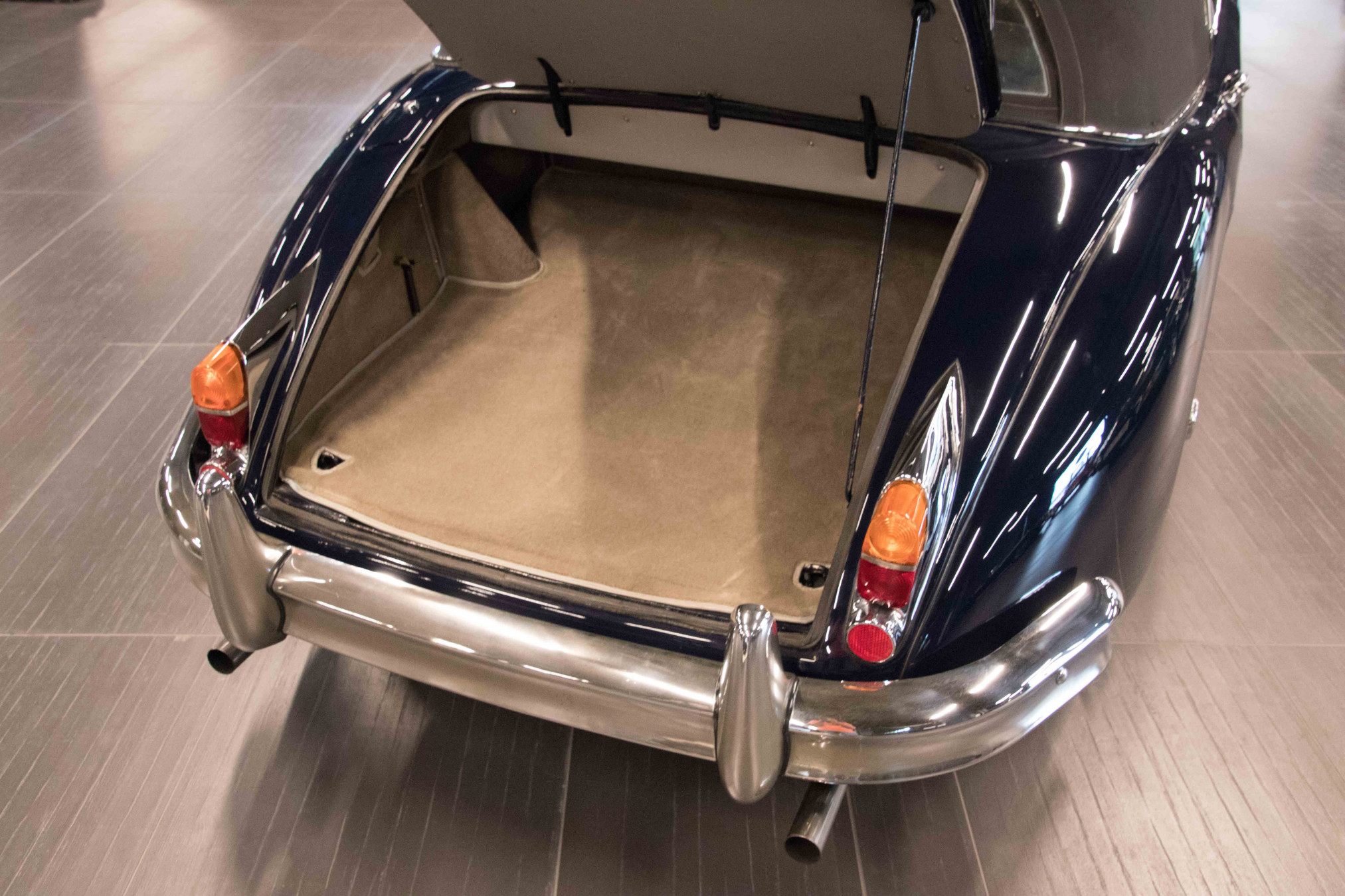 products/JAG00005/JAG0005-35.jpg 1961 Jaguar XK150 DHC 28