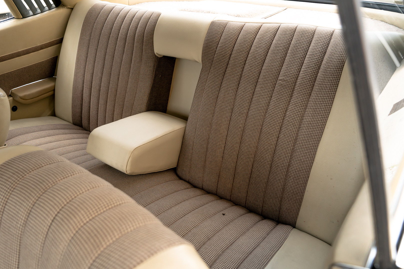 1972 Mercedes-Benz 350 SLC 24