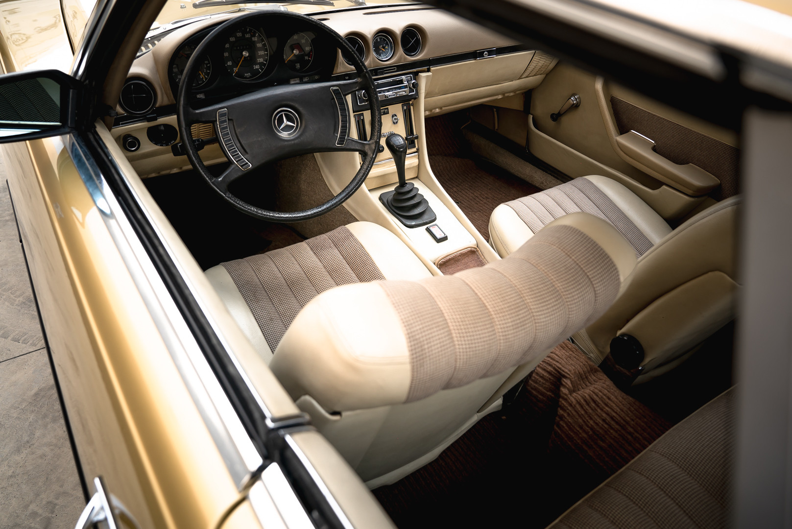 1972 Mercedes-Benz 350 SLC 19