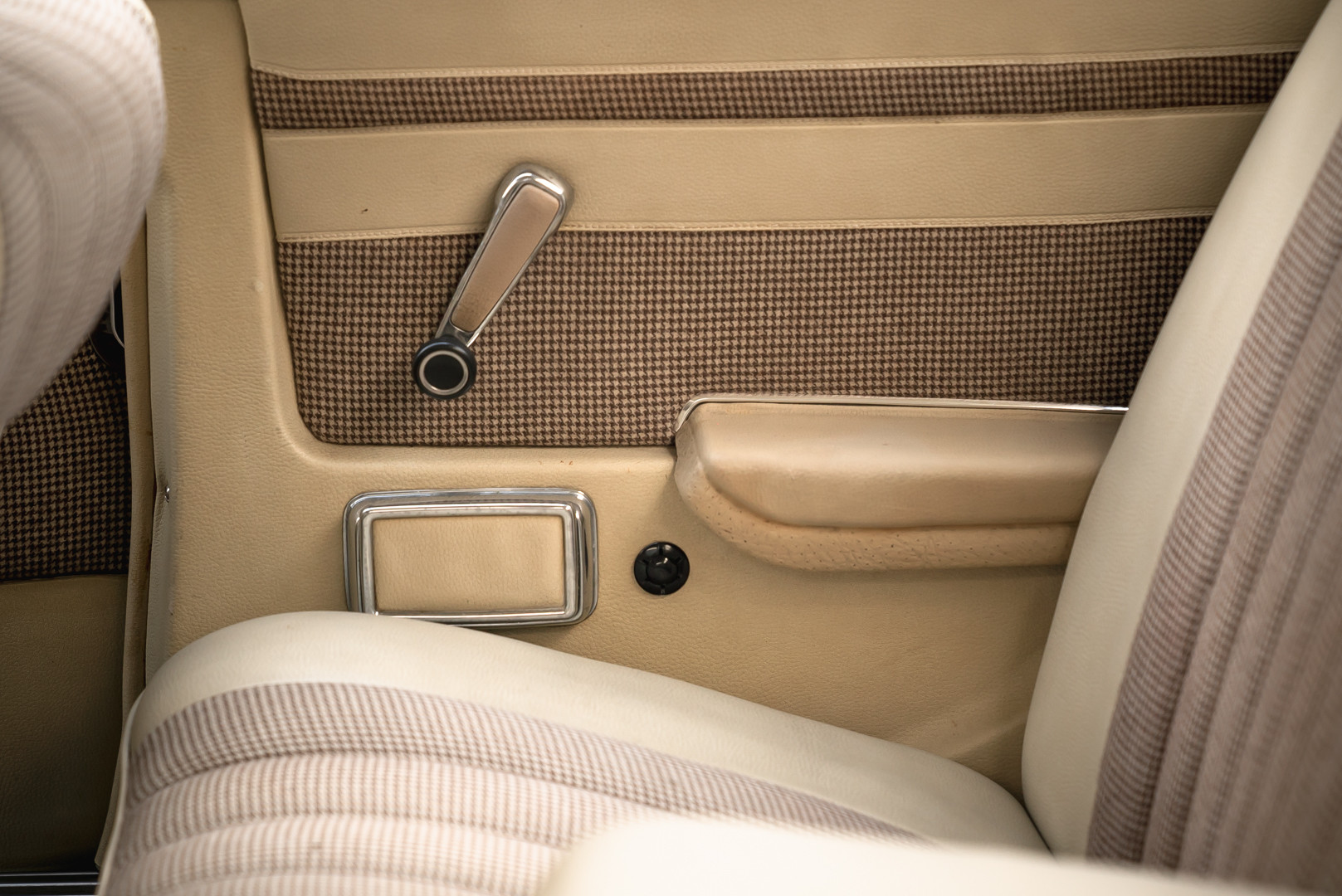 1972 Mercedes-Benz 350 SLC 28