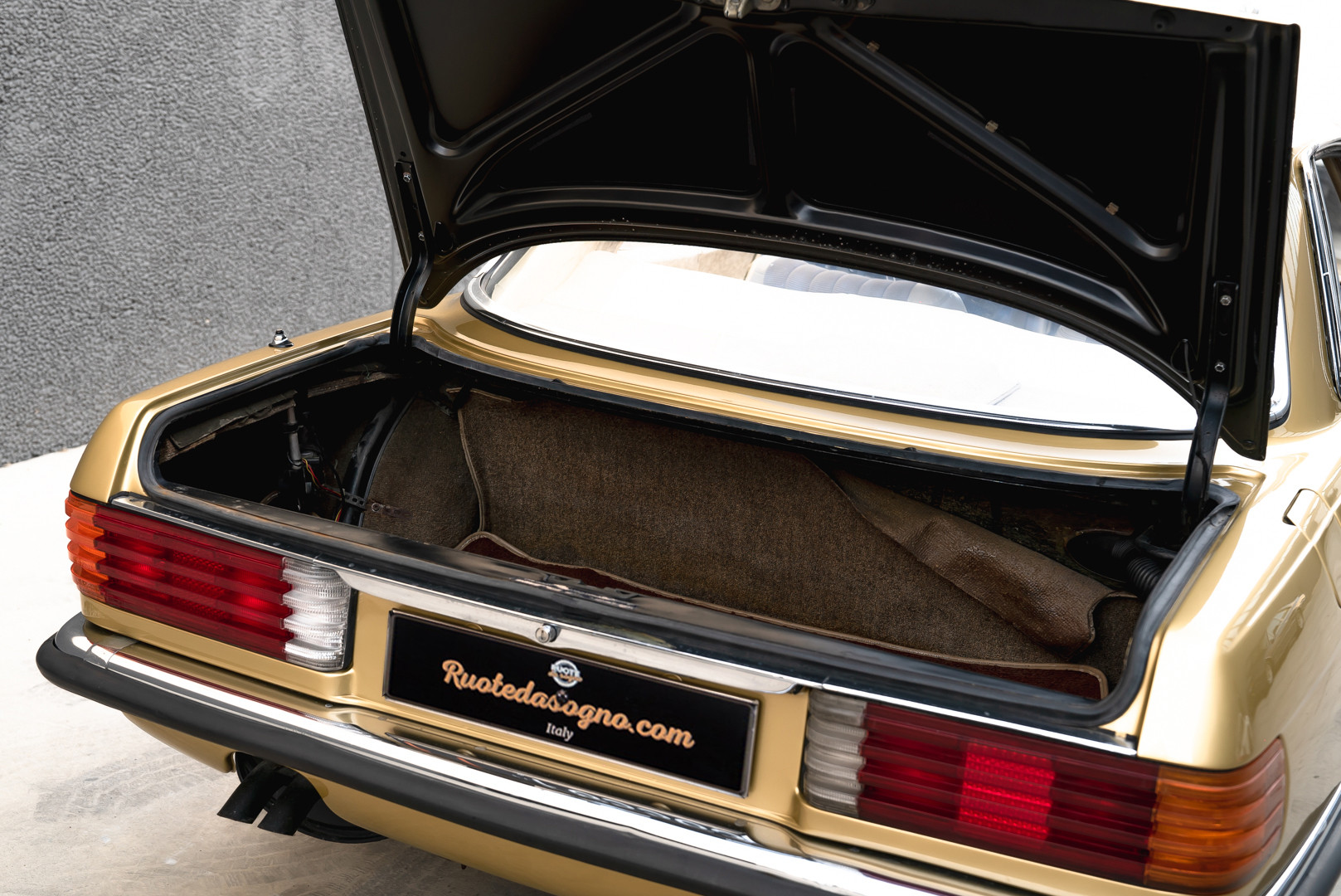 1972 Mercedes-Benz 350 SLC 37