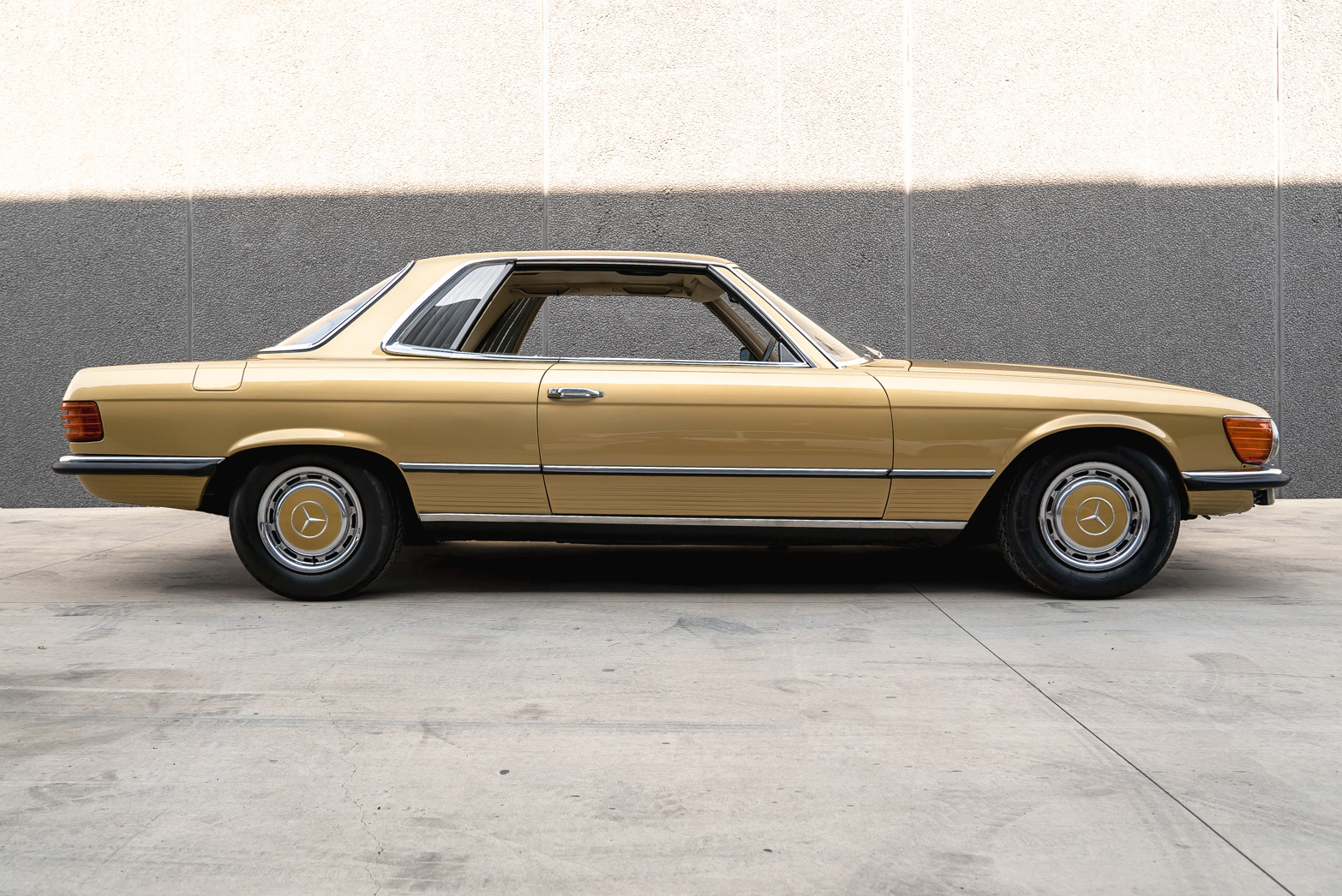 1972 Mercedes-Benz 350 SLC 2