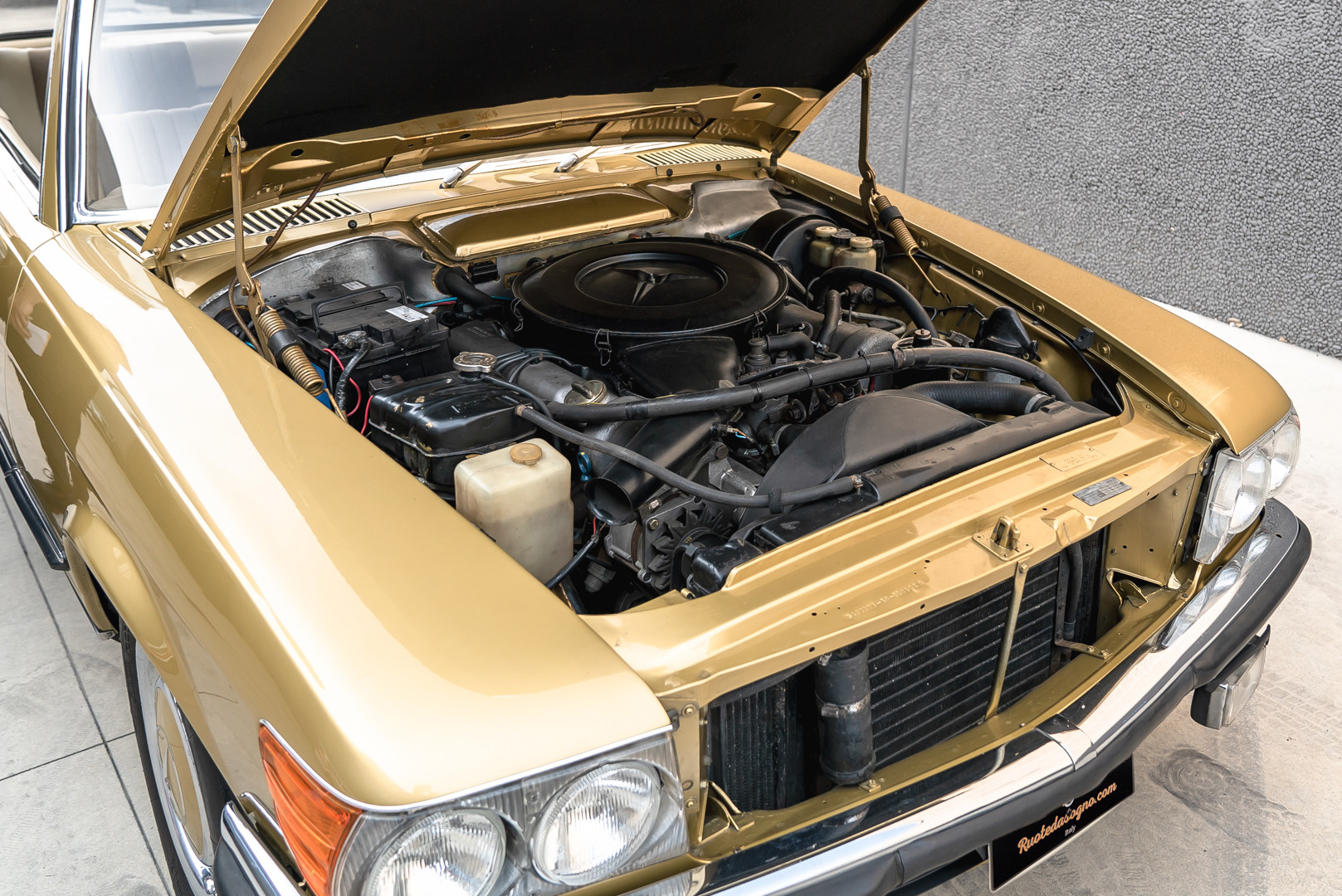 1972 Mercedes-Benz 350 SLC 38