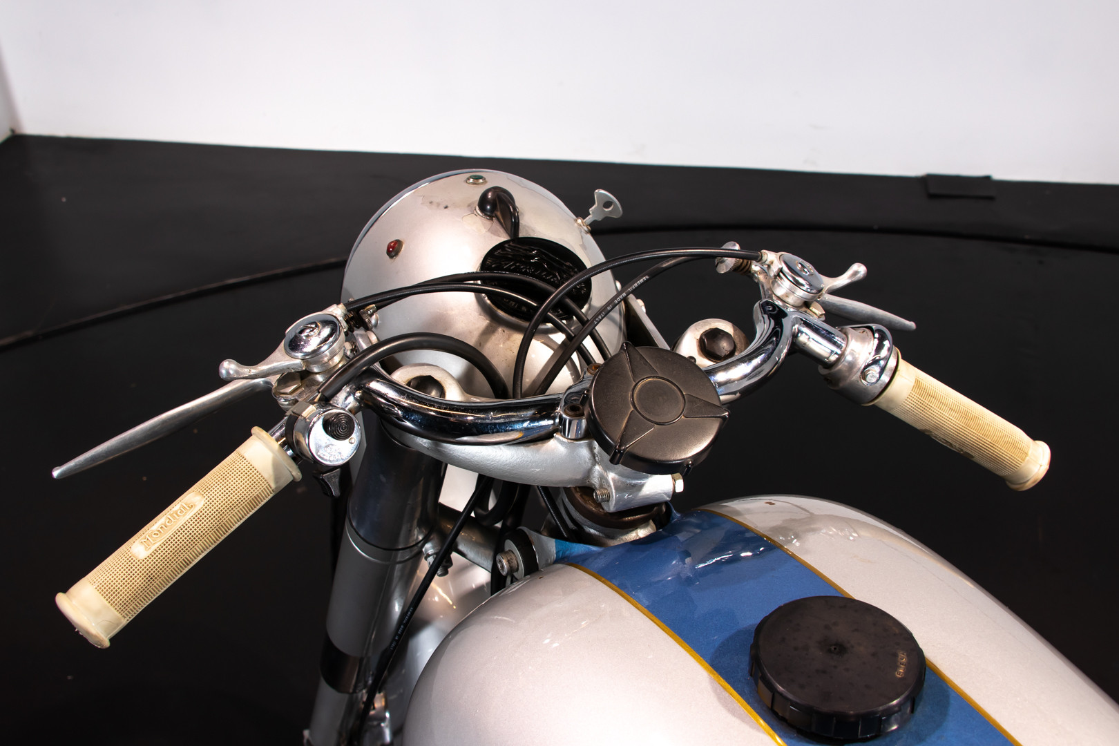 1956 MONDIAL 200 22