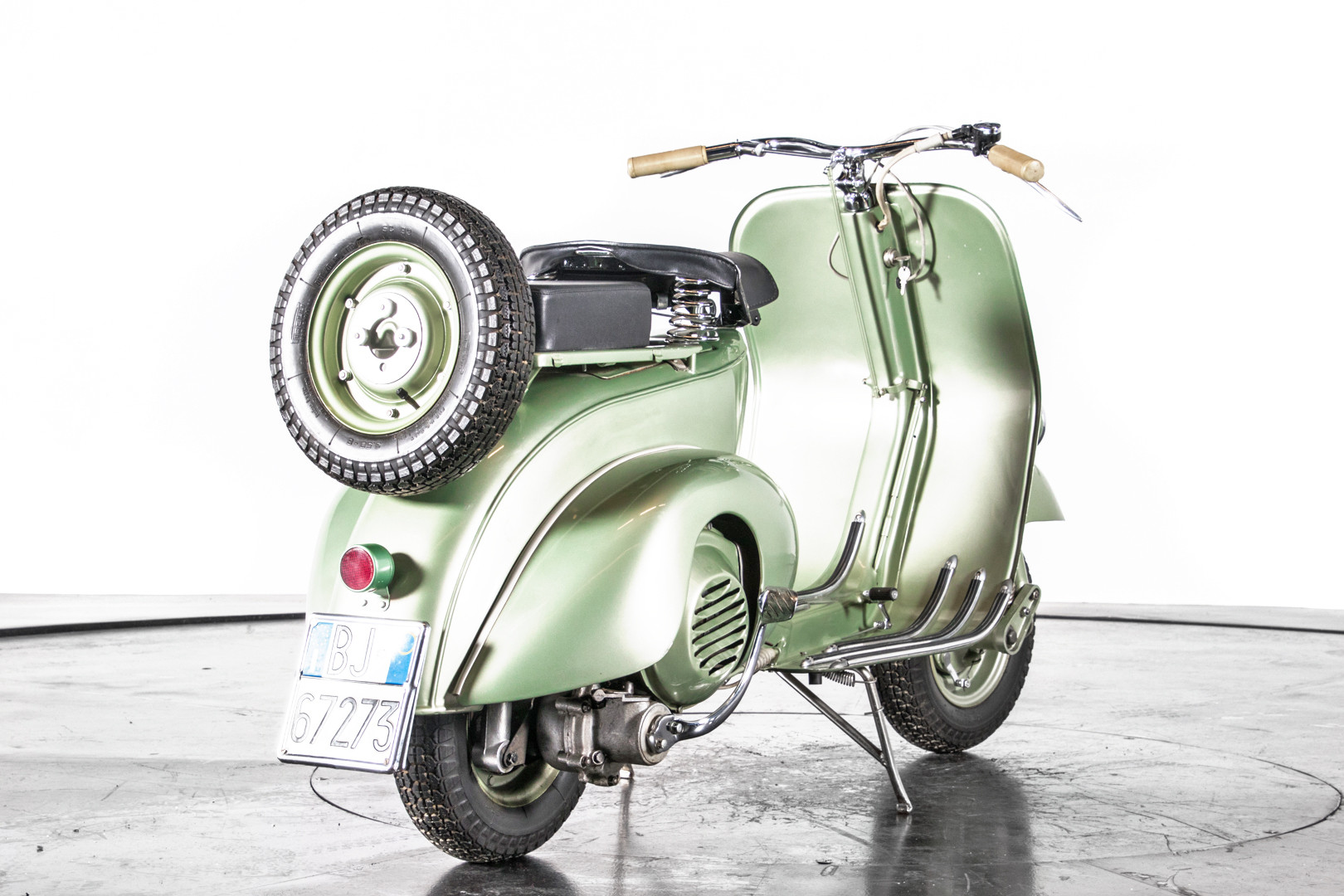 1949 Piaggio Vespa Bacchetta 6
