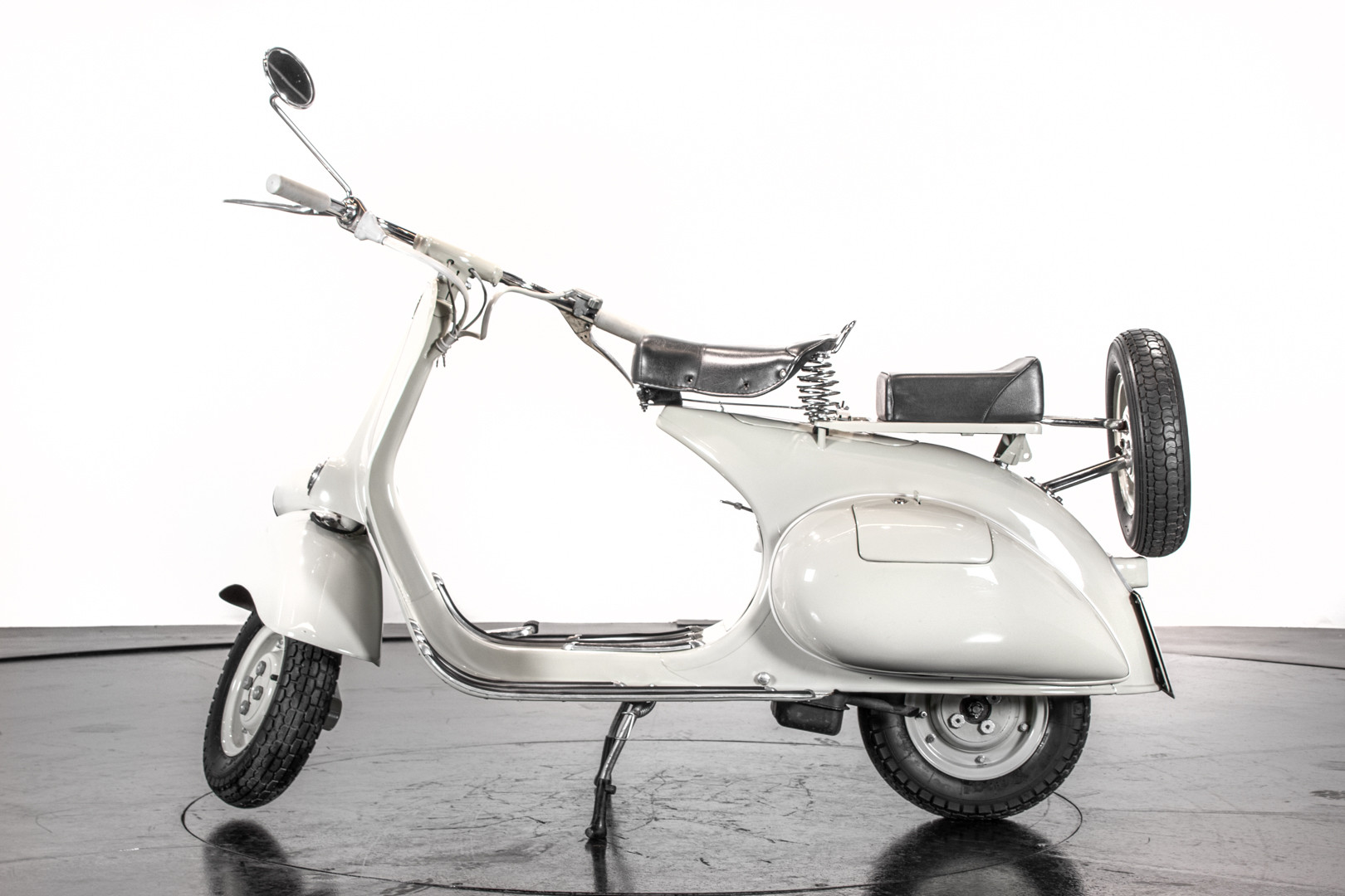 1954 Piaggio Vespa 125 Mod. 53 0