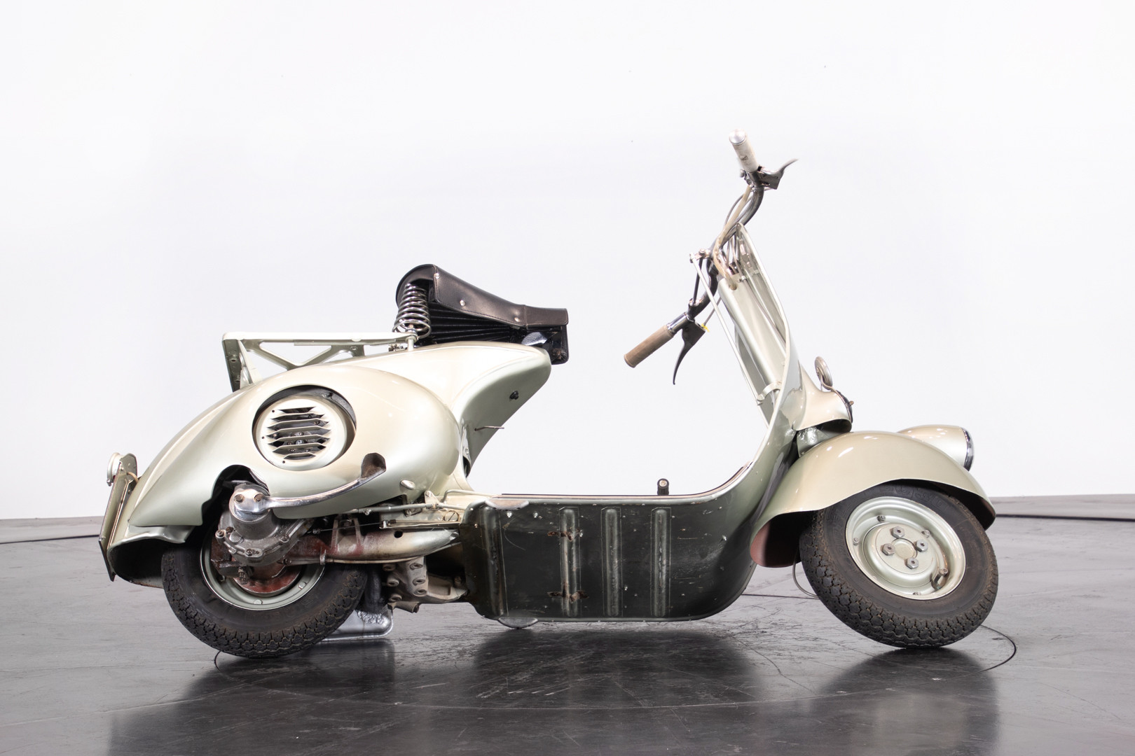 1950 Piaggio Vespa 98 10