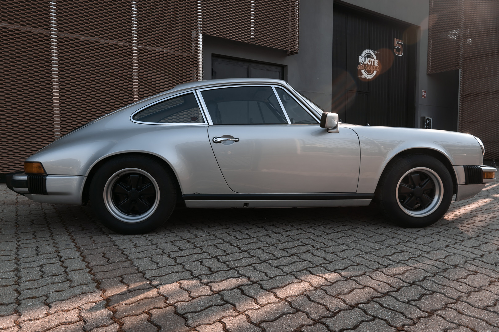 1977 Porsche 911 SC 10