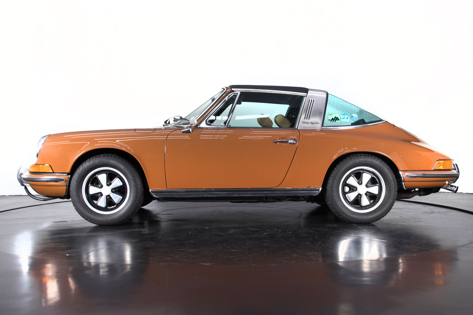 1972 Porsche 911T - 2.4 Targa 5