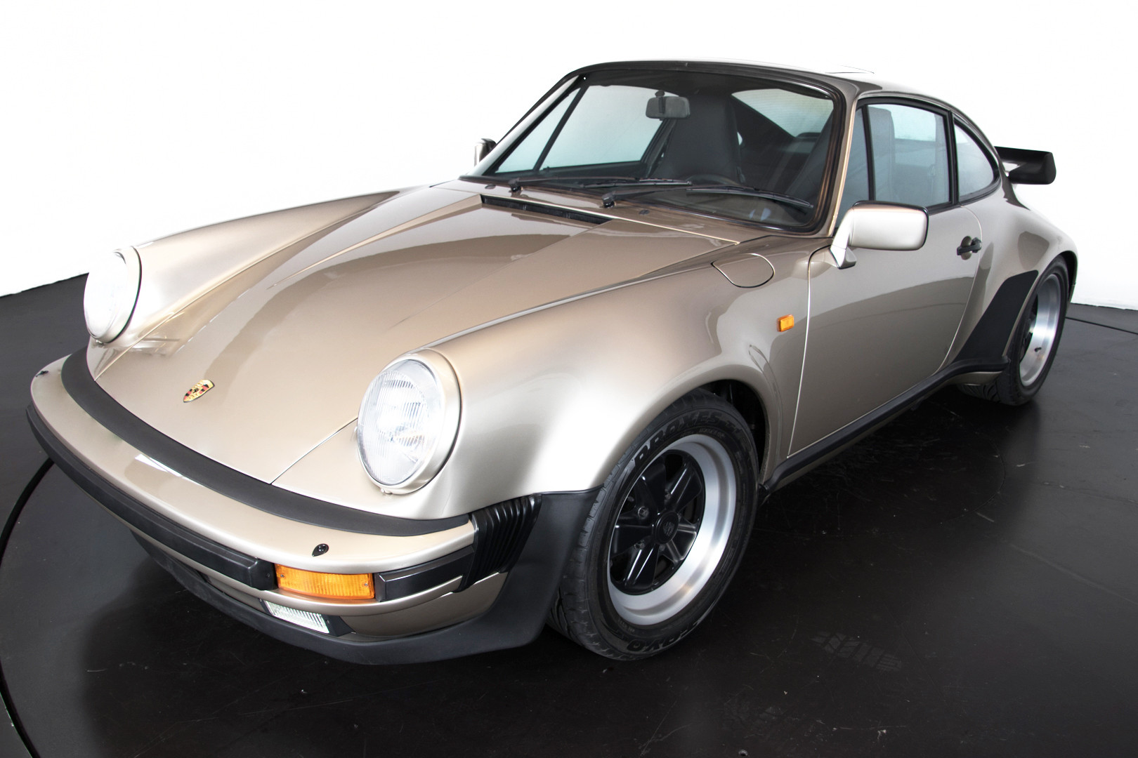 1985 Porsche 930 Turbo 10