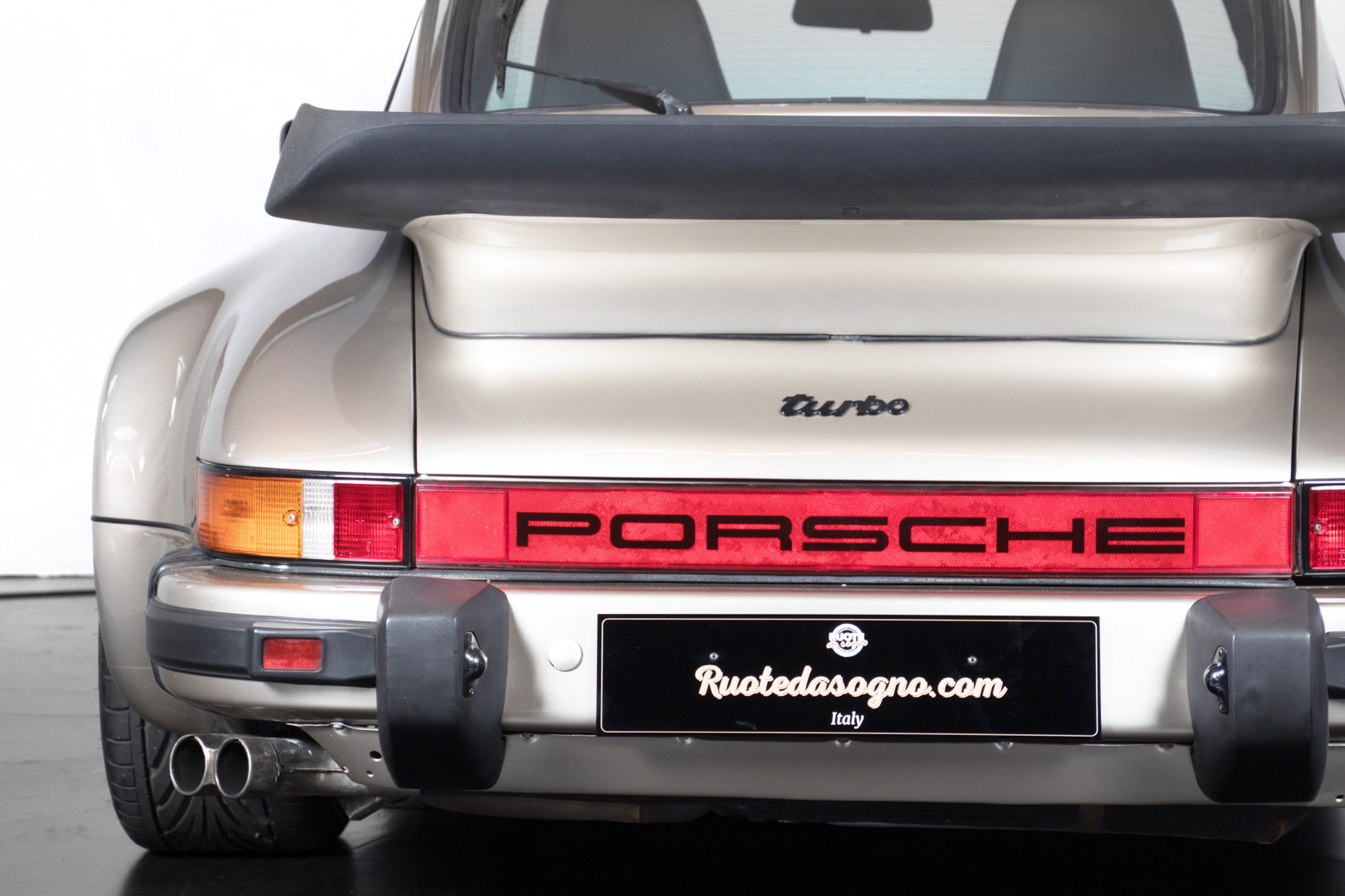 1985 Porsche 930 Turbo 9