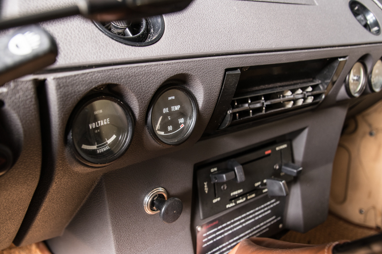 1976 RANGE ROVER 23