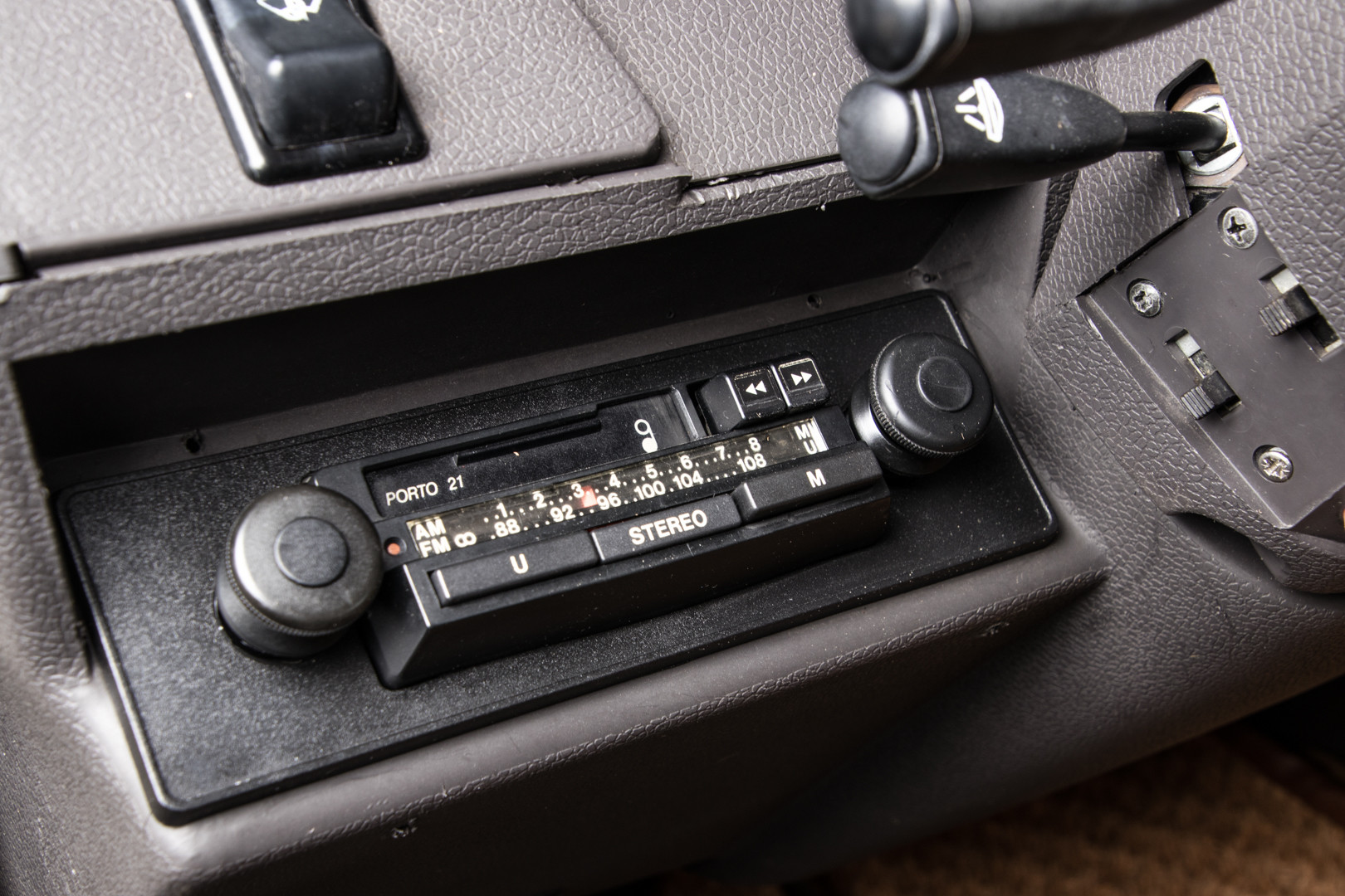 1976 RANGE ROVER 26