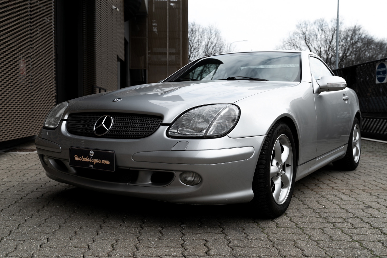 2000 Mercedes-Benz 320 SLK 3