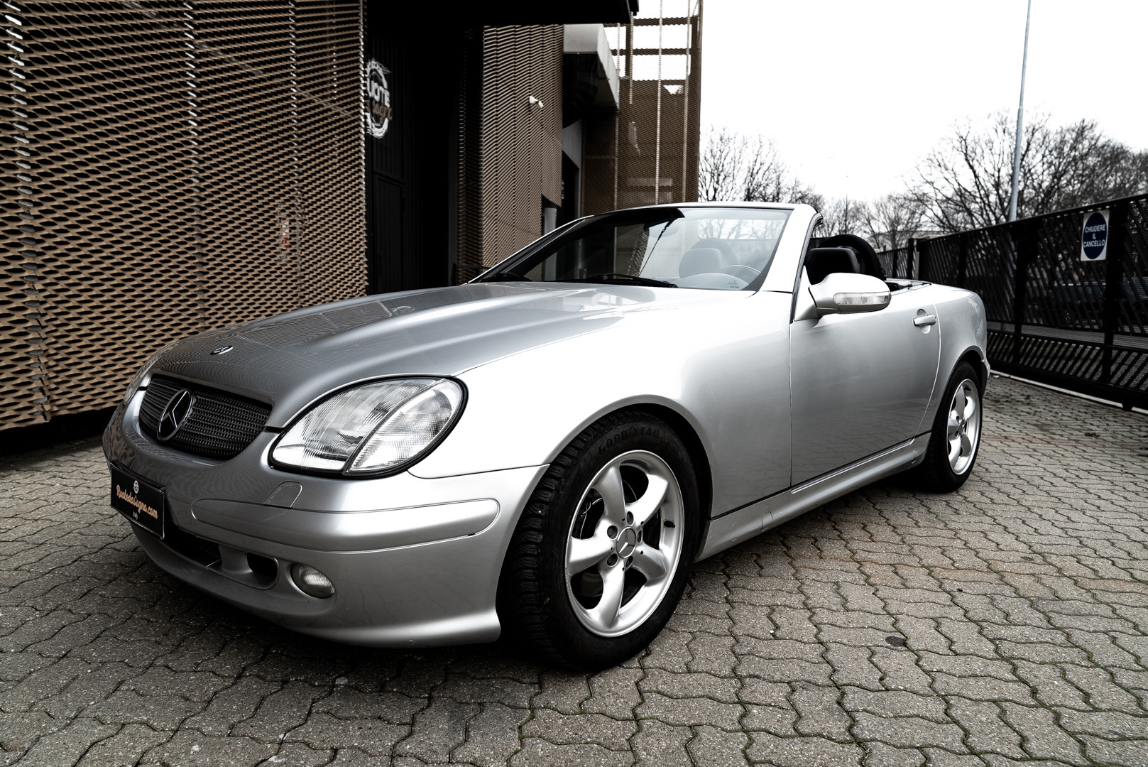 2000 Mercedes-Benz 320 SLK 46