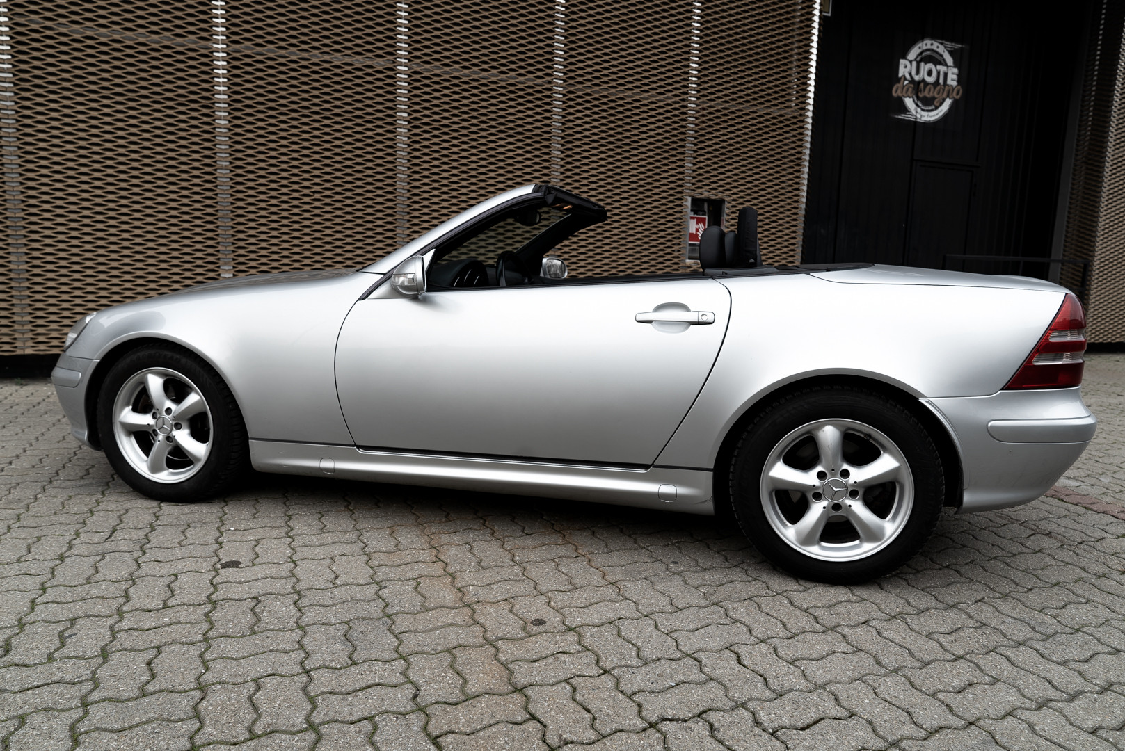 2000 Mercedes-Benz 320 SLK 16