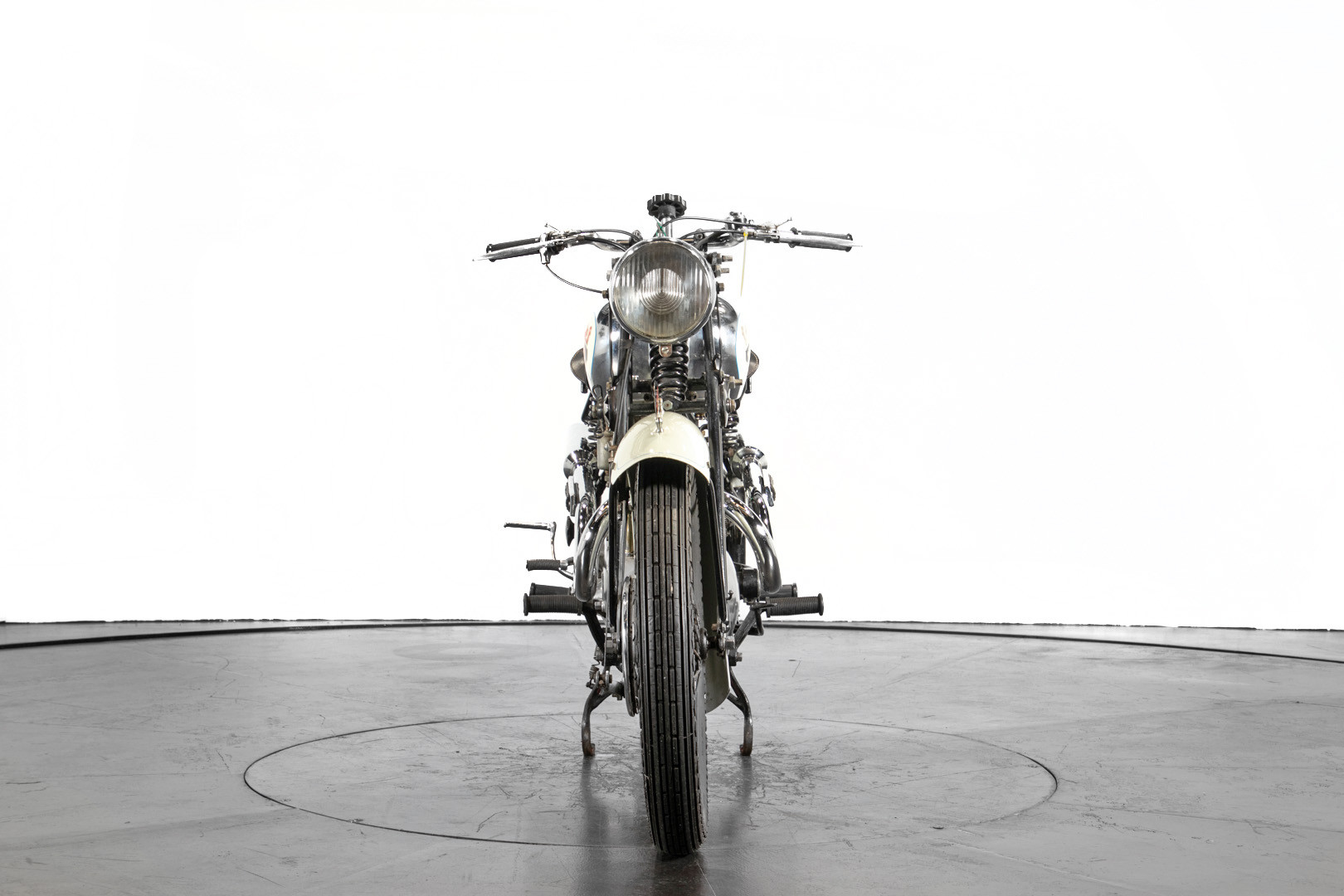 1947 Taurus 250 Bitubo 2
