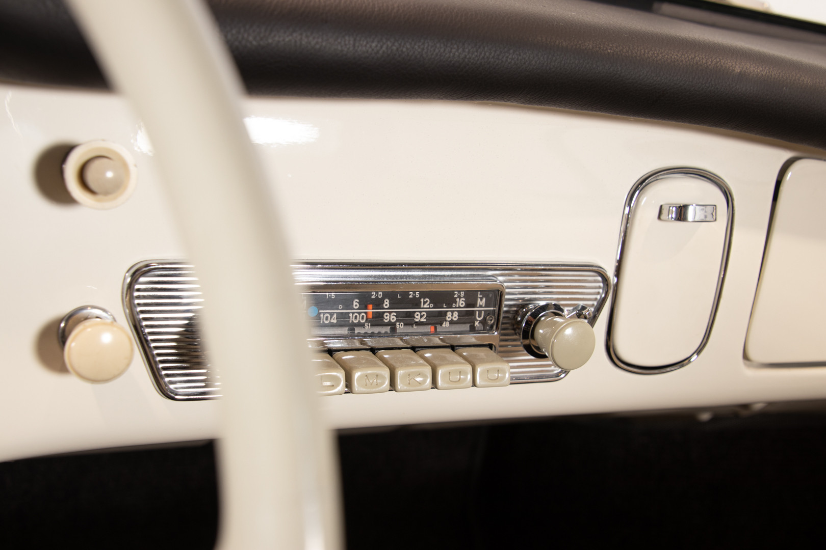 1965 Volkswagen Karmann Ghia 18