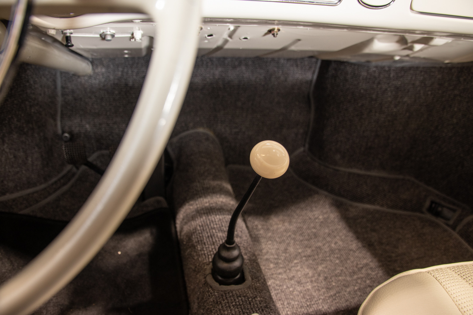 1965 Volkswagen Karmann Ghia 19