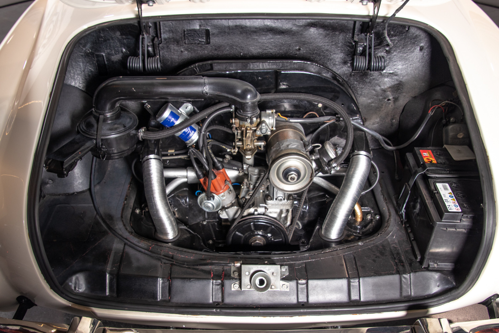 1965 Volkswagen Karmann Ghia 27