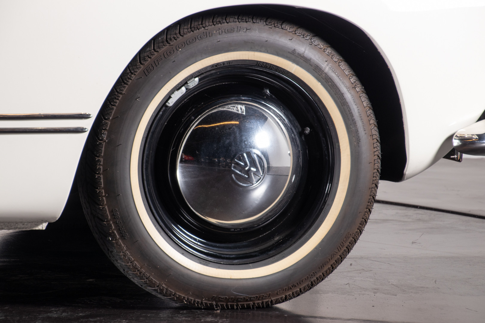 1965 Volkswagen Karmann Ghia 34