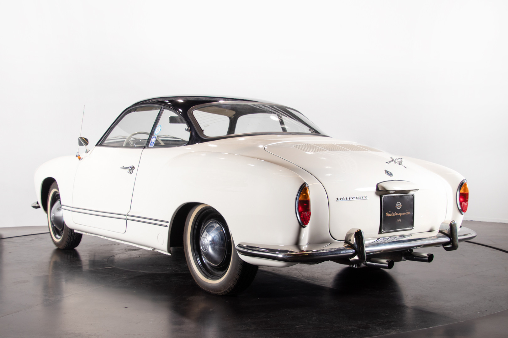 1965 Volkswagen Karmann Ghia 2