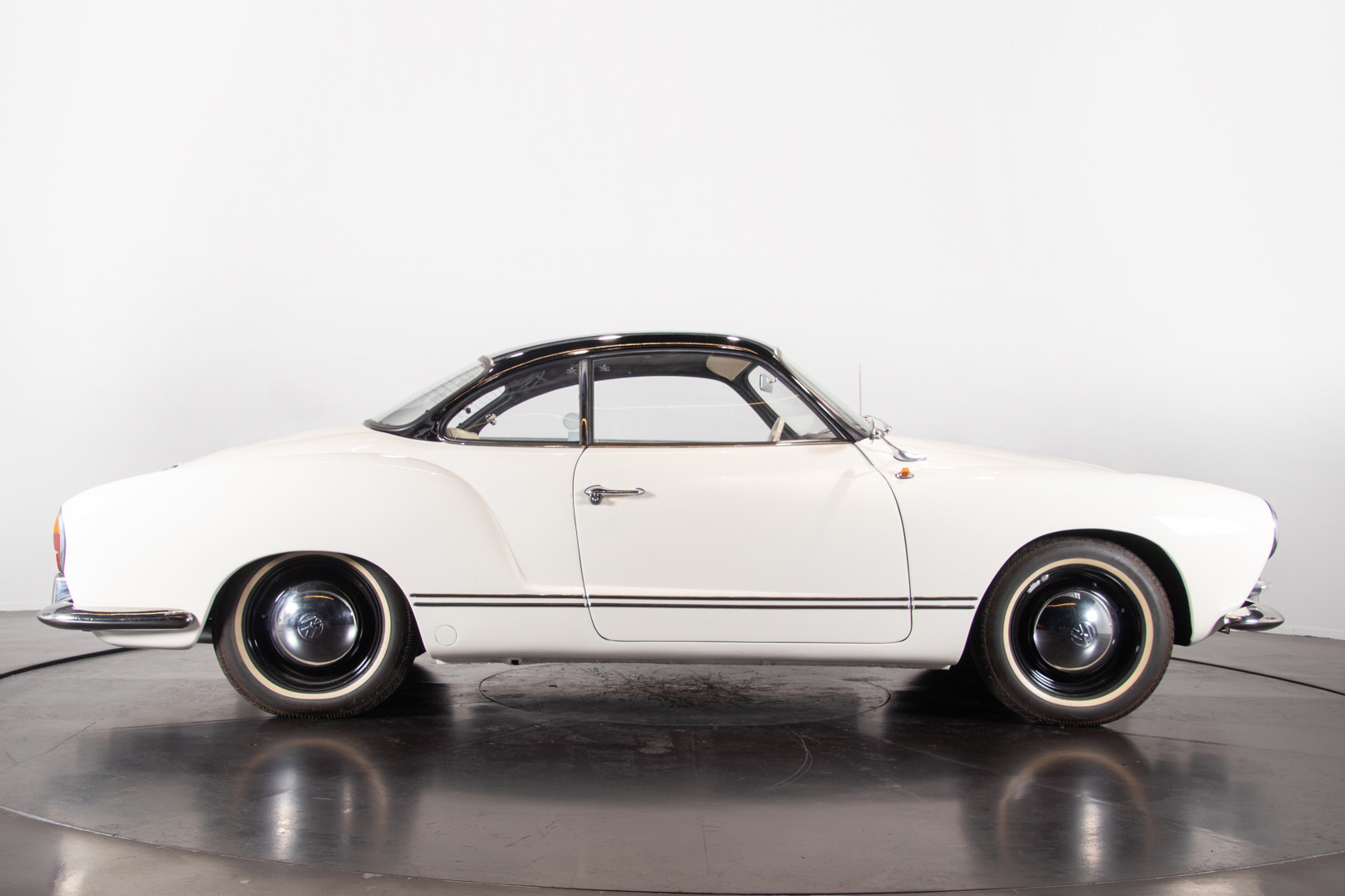 1965 Volkswagen Karmann Ghia 6