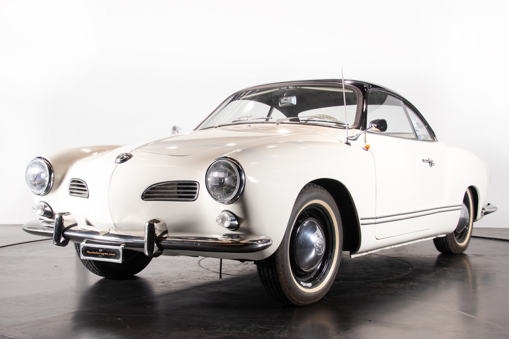 1965 Volkswagen Karmann Ghia 0