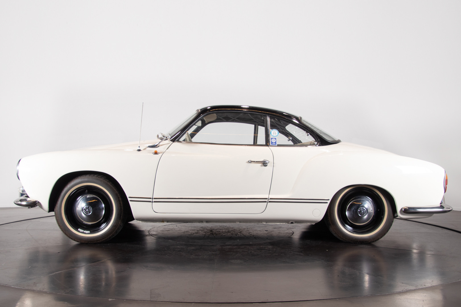 1965 Volkswagen Karmann Ghia 1