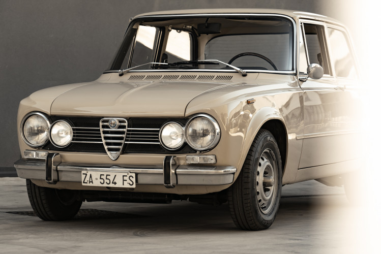 1972 Alfa Romeo Giulia Super 1300 5
