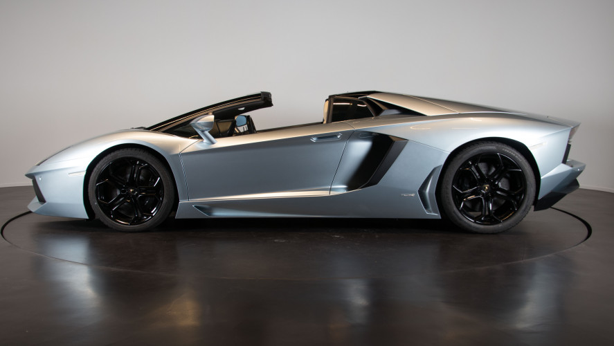 2014 Lamborghini Aventador Roadster 2