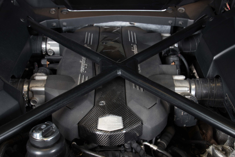 2014 Lamborghini Aventador Roadster 19